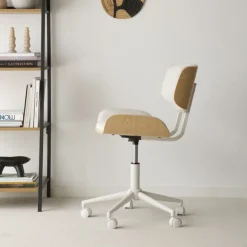 Haru Chaise de bureau rembourrée beige avec bois et roulettes^Banak Outlet